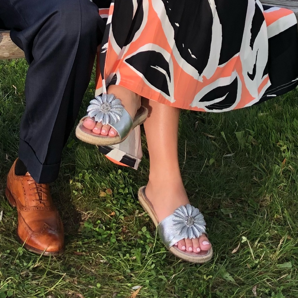 || Isaac Mizrahi || New York Silver slides sandals